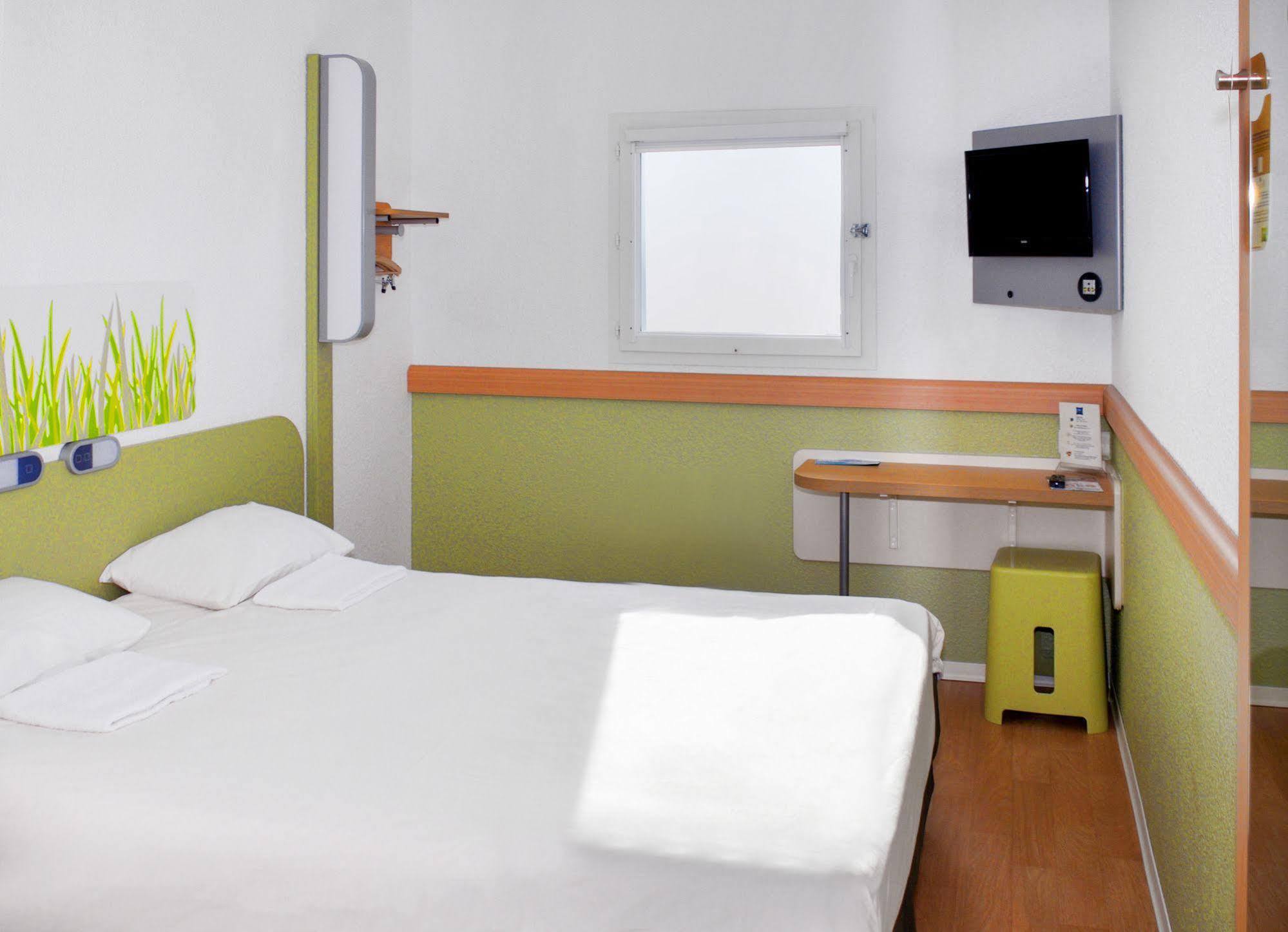 Ibis Budget Versailles Куаньєр Екстер'єр фото