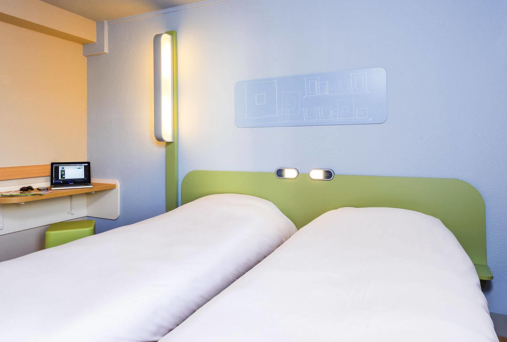 Ibis Budget Versailles Куаньєр Екстер'єр фото